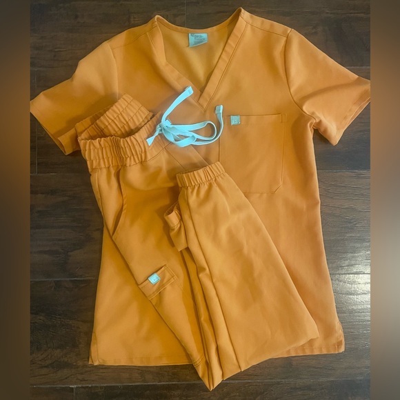 garde malade Other - Garde Malade Mango Rosie joggers and Gabrielle one pocket Scrub set